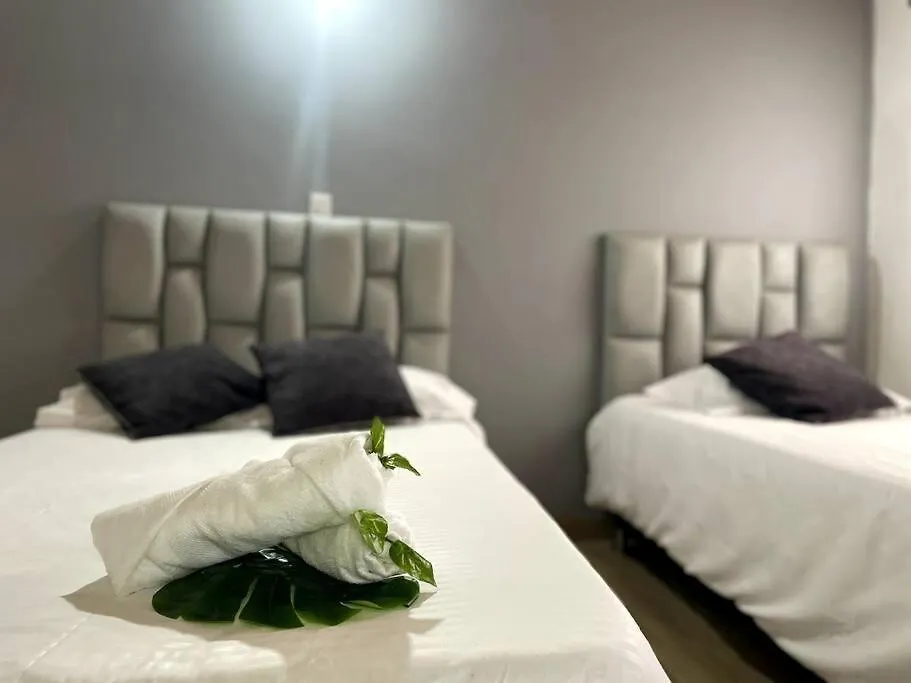 Tu Hogar En Medellin Para 20 Personas Colombia