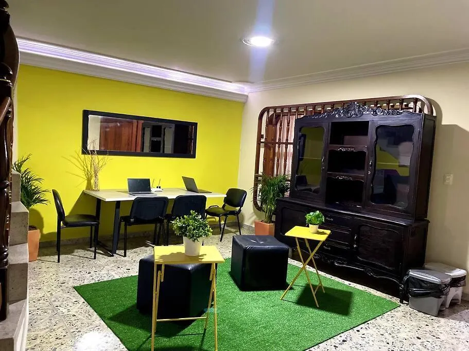 Semesterbostad Tu Hogar En Medellin Para 20 Personas Colombia
