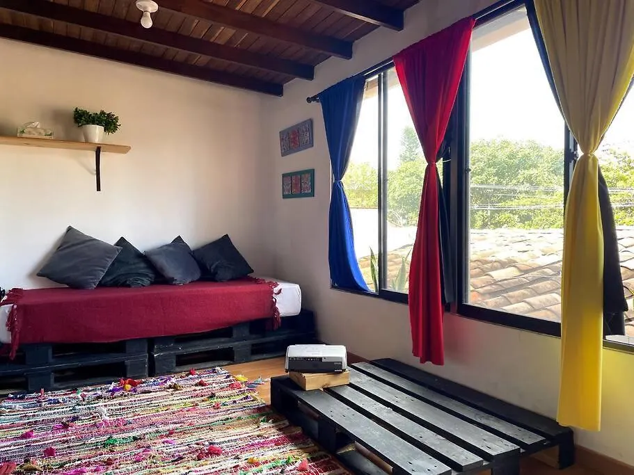 Tu Hogar En Medellin Para 20 Personas