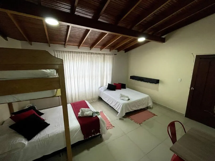 Tu Hogar En Medellin Para 20 Personas 0*,