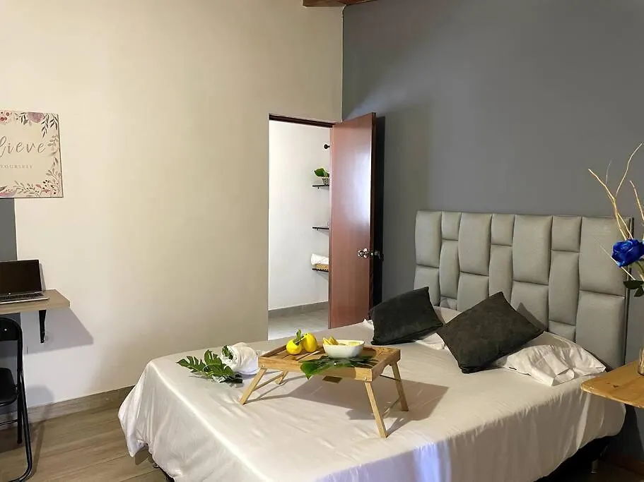Tu Hogar En Medellin Para 20 Personas
