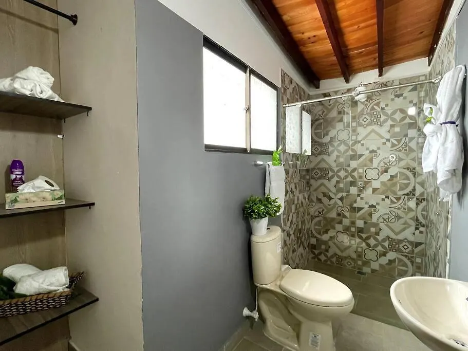 Semesterbostad Tu Hogar En Medellin Para 20 Personas