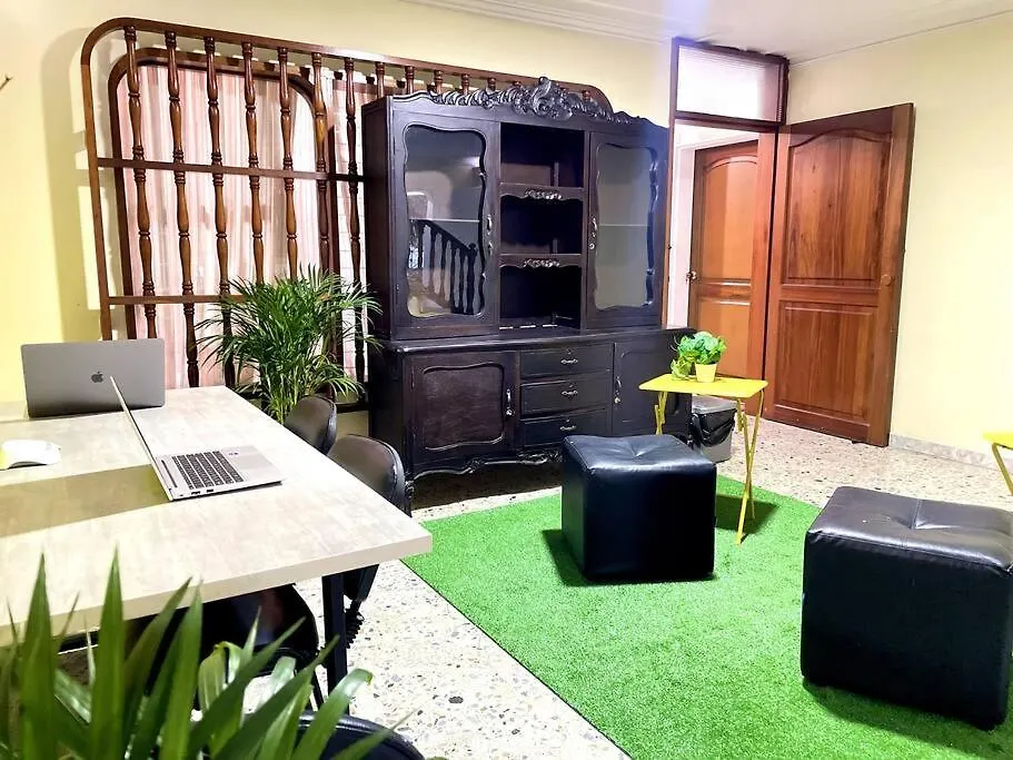 Tu Hogar En Medellin Para 20 Personas